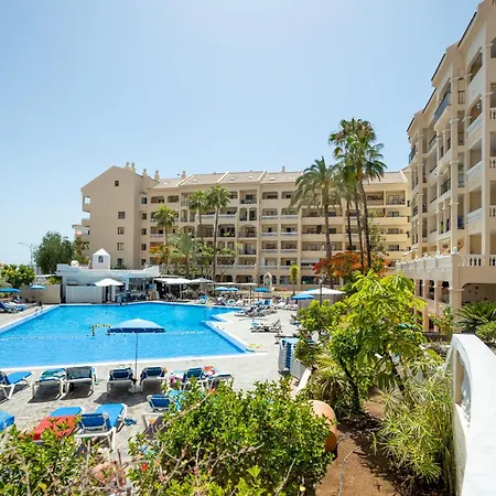 Tranquil Communal Heated Pool Apartament