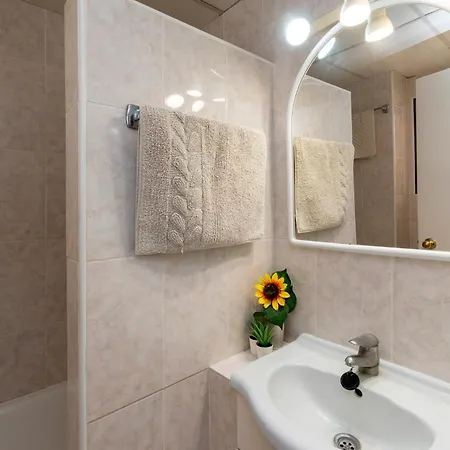 Apartament Tranquil Communal Heated Pool *