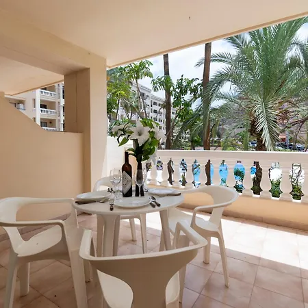 Tranquil Communal Heated Pool Apartament *
