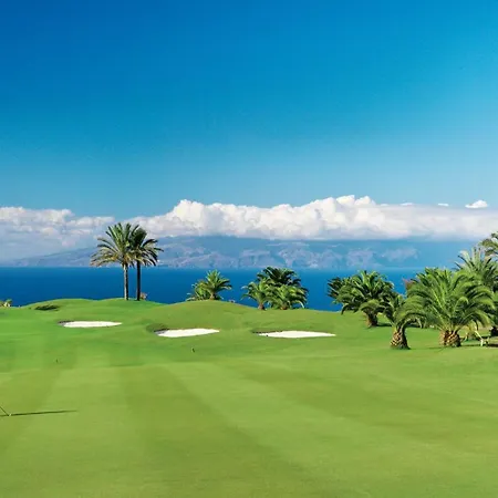 Tranquil Communal Heated Pool Appartement *