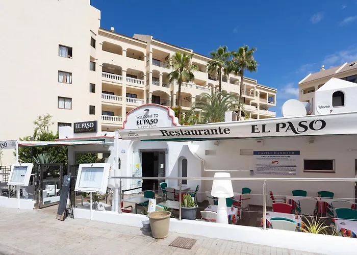 Tranquil Communal Heated Pool شقة