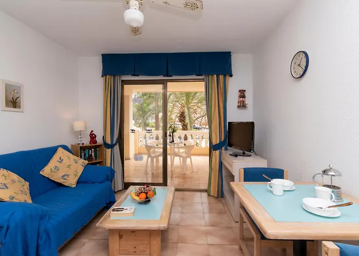 Tranquil Communal Heated Pool * Los Cristianos (Tenerife)