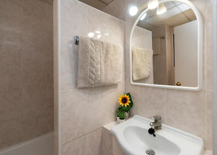 شقة Tranquil Communal Heated Pool *