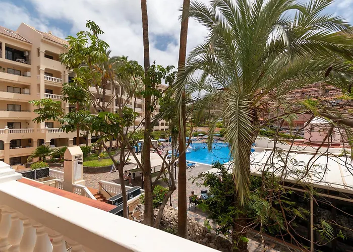 Tranquil Communal Heated Pool * Los Cristianos (Tenerife)
