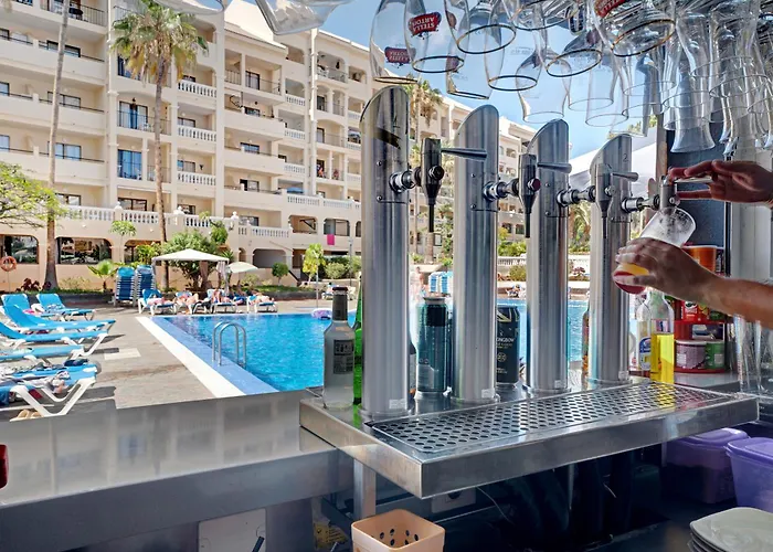 Tranquil Communal Heated Pool Apartment *