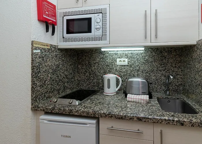 Tranquil Communal Heated Pool Apartment Los Cristianos (Tenerife)